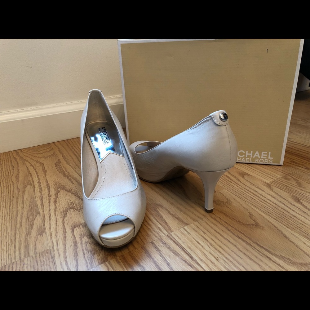 Michael Kors Flex open toe pump- Vanilla